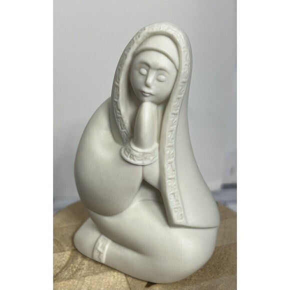 Porcelain Virgin Mary Mother Of Jesus Praying 4.5” Tall Signed - Picture 3 of 16